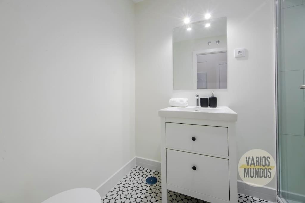 Cozy Y Centrico Apt Para 6Pax En Plaza Del Carmen E2 Мадрид Экстерьер фото