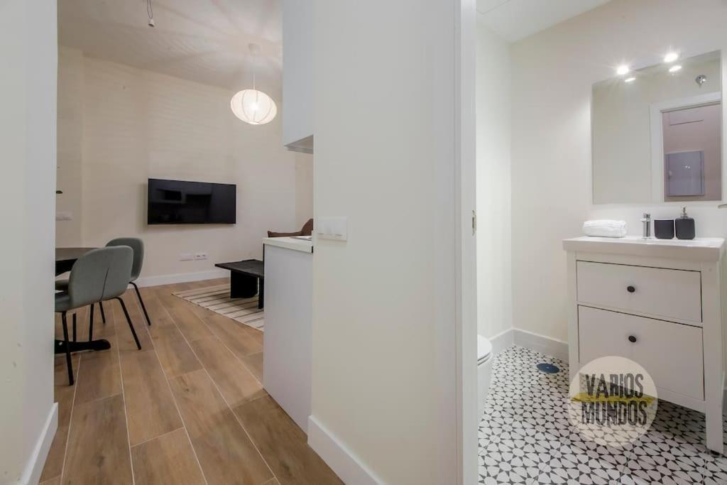 Cozy Y Centrico Apt Para 6Pax En Plaza Del Carmen E2 Мадрид Экстерьер фото