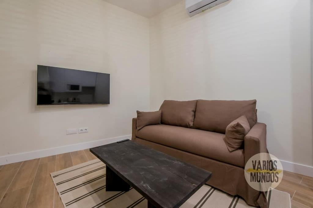 Cozy Y Centrico Apt Para 6Pax En Plaza Del Carmen E2 Мадрид Экстерьер фото
